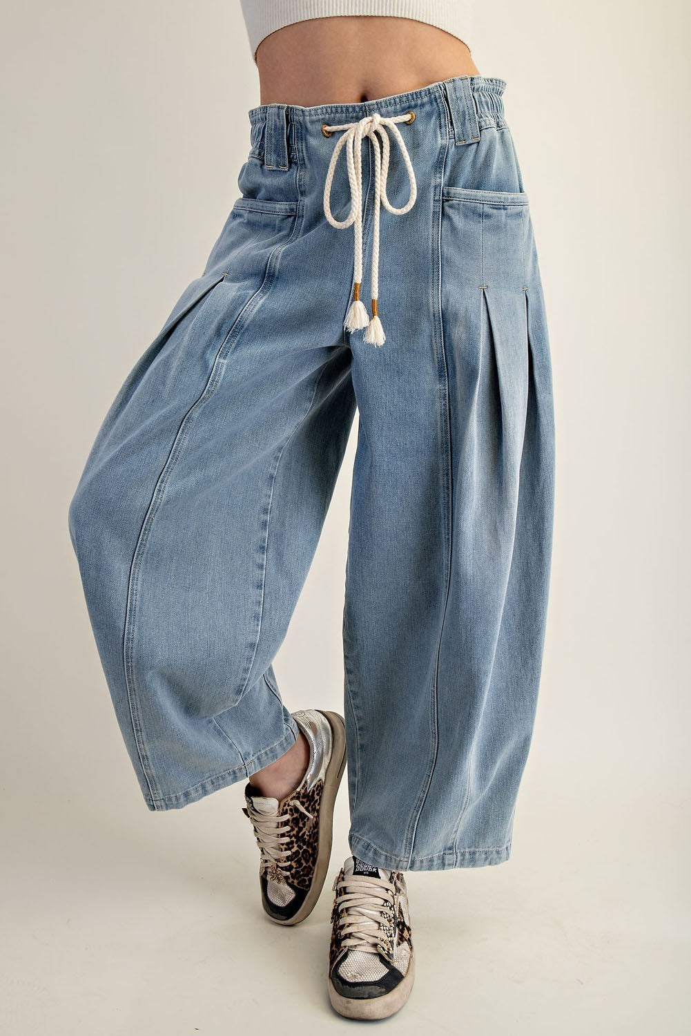 Barrel Jeans with Tie