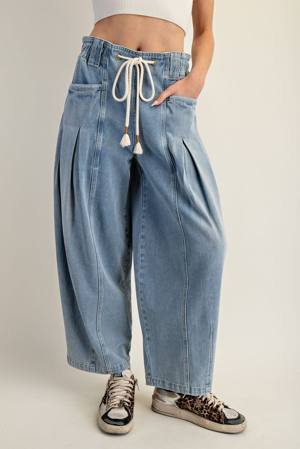 Barrel Jeans with Tie